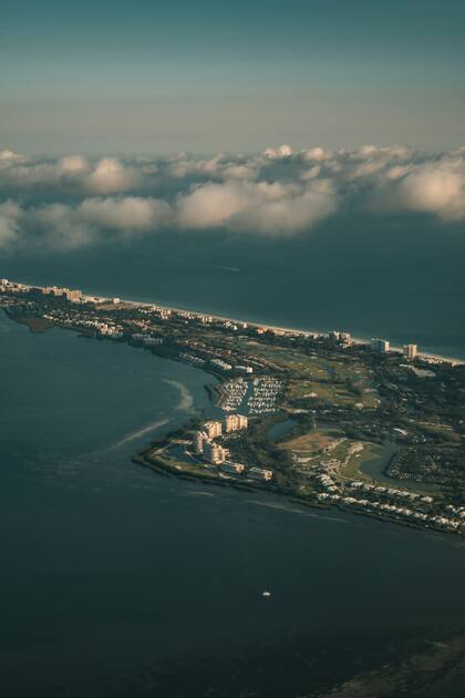 Sarasota es una ciudad del sur de Tampa y en la costa del Golfo de Florida, que alguna vez fue el hogar invernal del circo Ringling Brothers