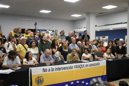Saravia, Yasky, Taty Almeida, Godoy, Morales, Marino y Bregman, entre otros, en la conferencia de prensa de este lunes en la CTA-A