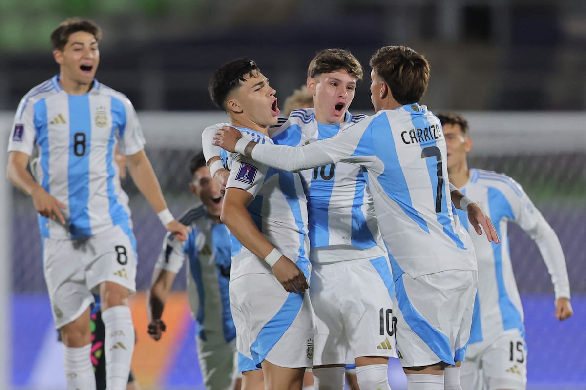 Sarco, Montoro y Carrizo, los chicos de la cantera de Vélez que aportan juego y gol en la Sub 20