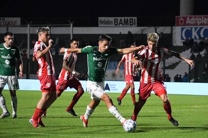 Sarmiento de Junín vs. Barracas Central terminó en empate 1-1 en un partido que tuvo 23 minutos de adición entre ambos tiempos de juego