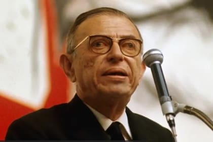 Sartre no solo escribió tratados filosóficos, también fue autor de obras de teatro, novelas, biografías.