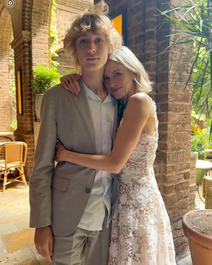 Sasha Schreiber junto a su madre, la actriz Naomi Watts (Foto: Instagram @naomiwatts)