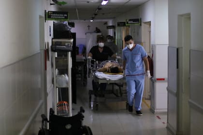 "Saturado, pero no colapsado", dice el secretario de Salud de Olavarría sobre el hospital municipal