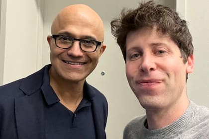 Satya Nadella, CEO de Microsoft, y Sam Altman, CEO de OpenAI