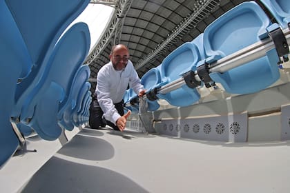 Saud Abdulaziz Abdul Ghani, el ingeniero detrás de los sistemas de aire acondicionado Qatar 2022, muestra la tecnología en el estadio Al Janoub.