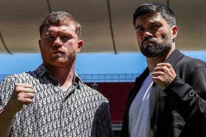 Saúl “Canelo” Álvarez y John Ryder, los protagonistas del combate de esta noche en Guadalajara con cuatro cinturones mundiales en juego.