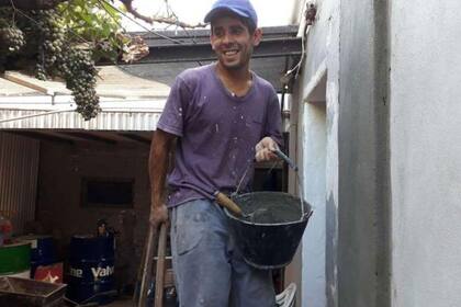 Saúl Jiménez, el albañil que encontró 250.000 pesos entre los escombros de una casa que se había incendiado y los devolvió al dueño