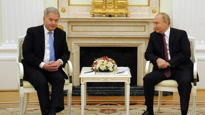 Sauli Niinistö, el presidente de Finlandia reunido con Vladimir Putin, premier ruso. Fuente: Twitter, @niinisto