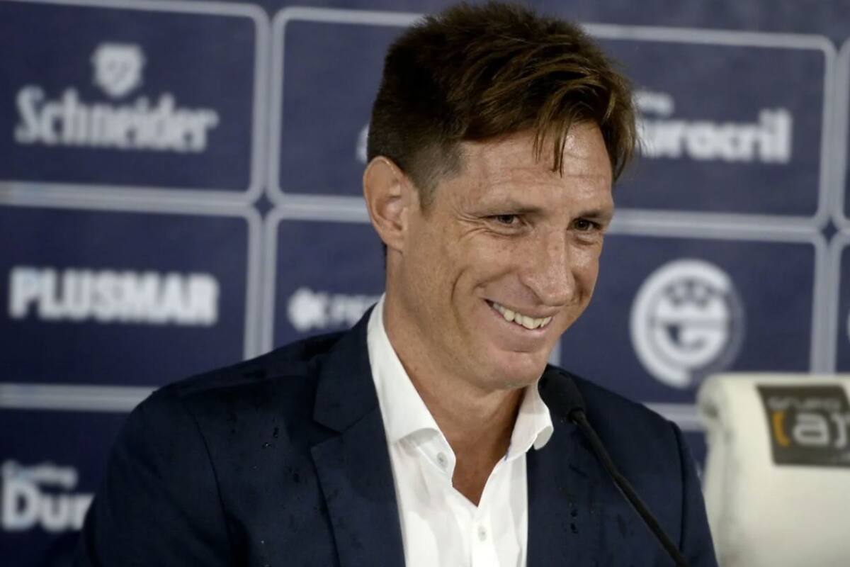 Sava es un entrenador fuera de lo común: "El fútbol es parte de una sociedad individualista, que vive en una permanente lucha de poderes"