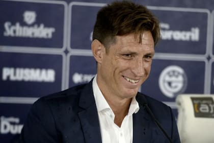 Sava es un entrenador fuera de lo común: "El fútbol es parte de una sociedad individualista, que vive en una permanente lucha de poderes"