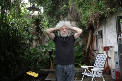 Saxofonista, miembro fundador de Los Fabulosos Cadillacs, vuelve después de 12 años con Cienfuegos, grupo postpunk de culto, mientras celebra los 20 años de Mimí Maura