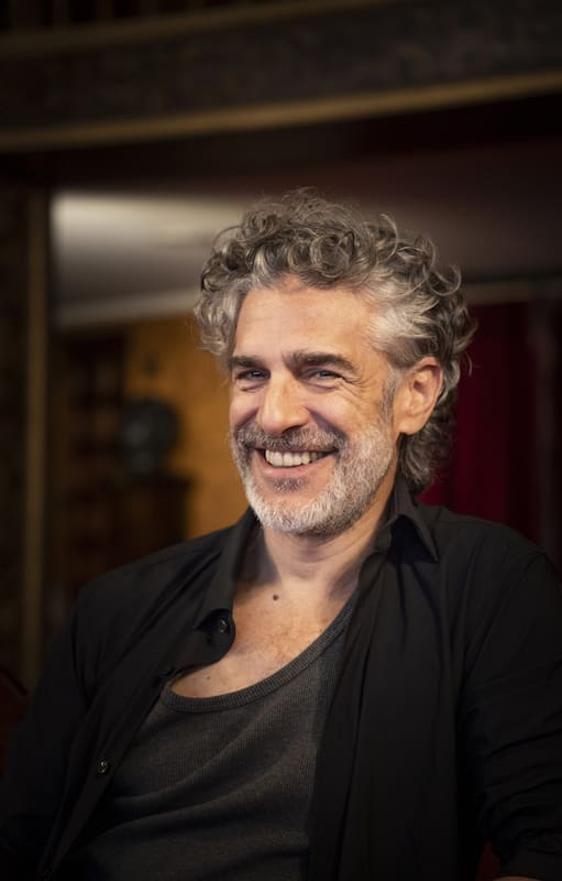 Sbaraglia sonríe desde el Cervantes, el teatro en el que durante enero presentará Los días perfectos