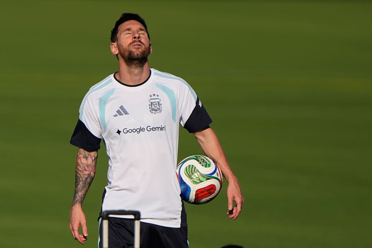 Scaloni aparenta firmeza, pero ata su suerte a los campeones del mundo lesionados