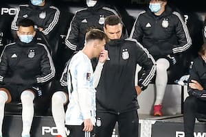 Scaloni con Lionel Messi, en el último partido, ante Bolivia, en el Monumental