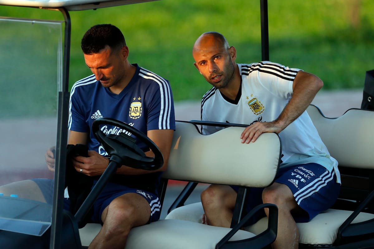 Scaloni con Mascherano en un entrenamiento en Rusia el 18 de junio de 2018