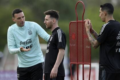 Scaloni cuenta con Messi para los dos partidos; Di María, en duda, se recupera de un desgarro