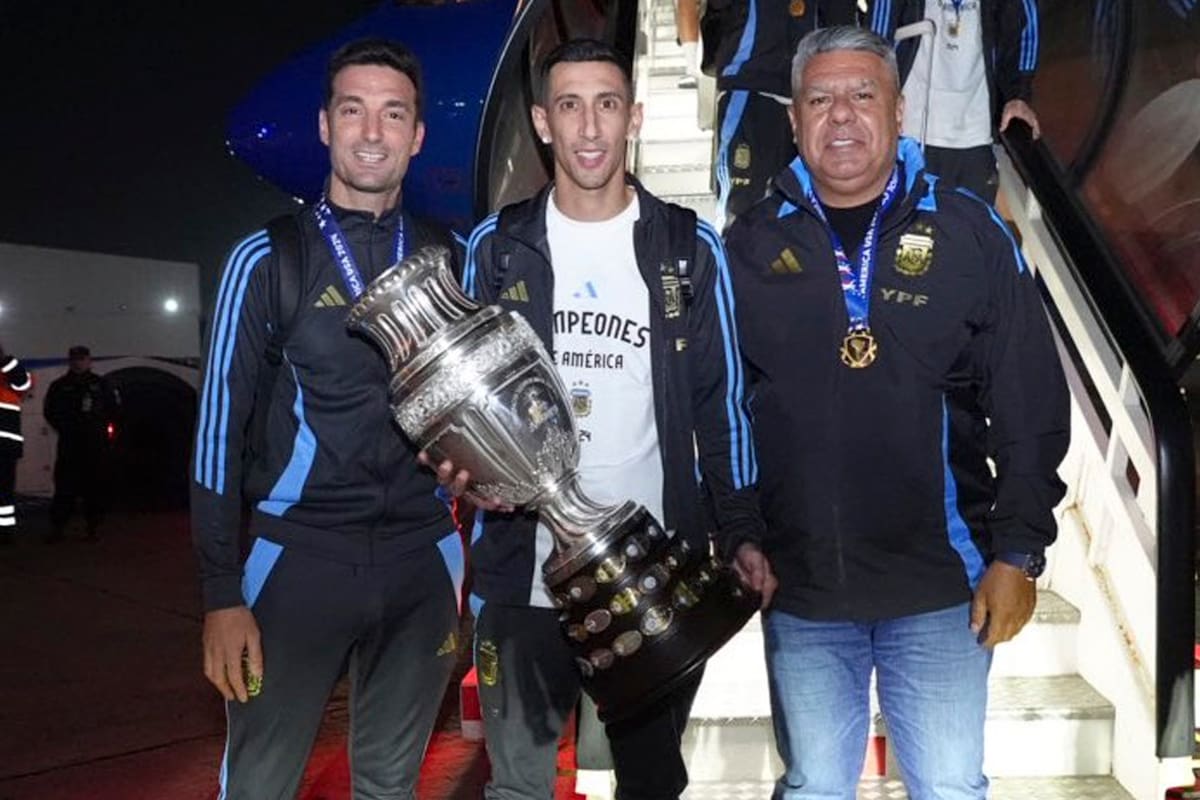 Scaloni, Di María y Tapia al llegar a Ezeiza
