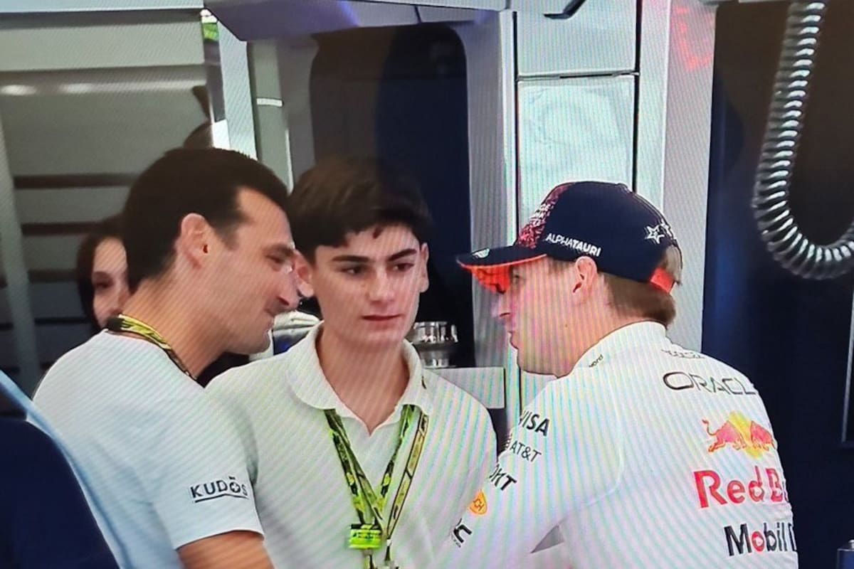 Scaloni y su hijo, en charla con Max Verstappen en el autódromo de Spa Francorchamps, de Bélgica
