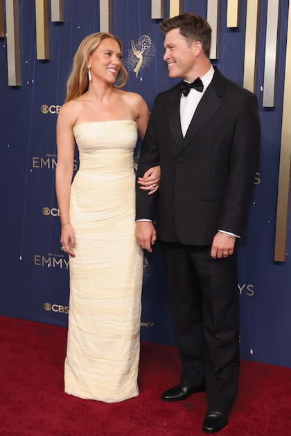 Scarlett Johansson
fue el “+1” de su
marido Colin Jost,
guionista de Saturday
Night Live. La actriz
eligió un entallado
strapless de Prada,
íntegramente
drapeado y él apostó
por un smoking
negro tradicional