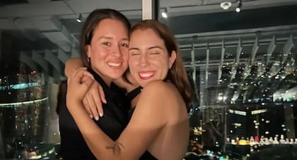 Scarlett Rocha y Fabiana Justiniano se convirtieron en la primera pareja homosexual en contraer matrimonio civil en Bolivia