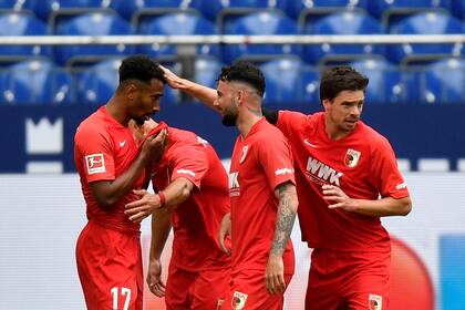 El festejo de Augsburgo en la goleada frente a Schake
