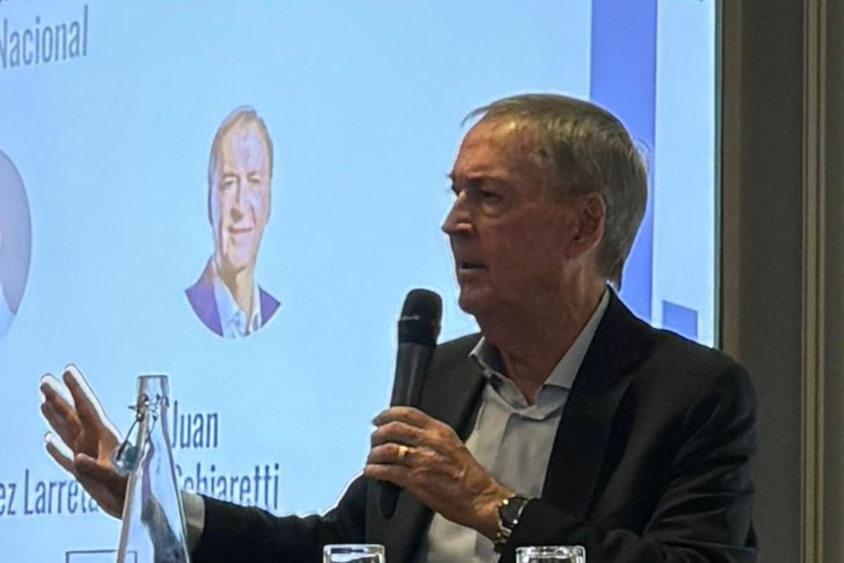 Schiaretti disertó en Nueva York ante estudiantes de posgrados argentinos.
