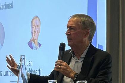 Schiaretti disertó en Nueva York ante estudiantes de posgrados argentinos.