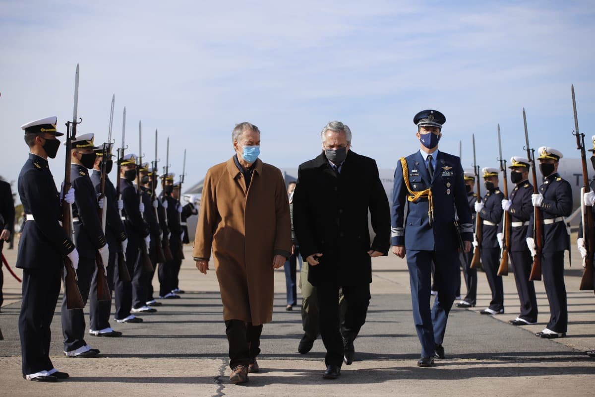 Schiaretti recibió a Fernández en la Escuela de Aviación.