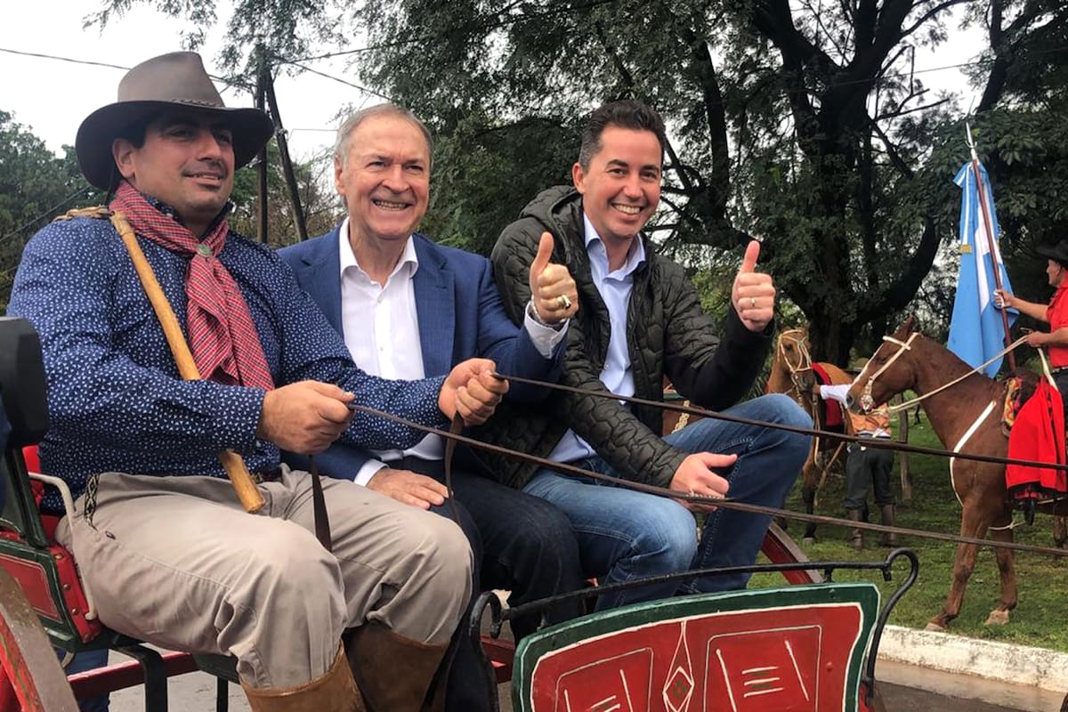 Schiaretti recorrió en sulky el pueblo de Rayo Cortado
