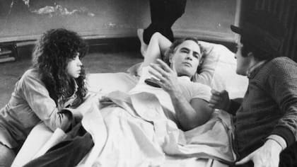 Schneider, Brando y Bertolucci en el set de "El último tango en París".