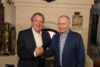 La presencia de un excanciller en el cumpleaños de Putin desató la indignación en Alemania