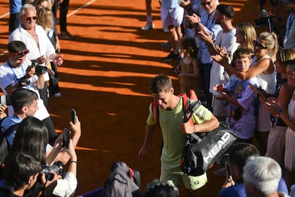 Schwartzman dejó el court central del BALTC arropado por un pasillo armado por familiares, amigos e integrantes de sus equipos