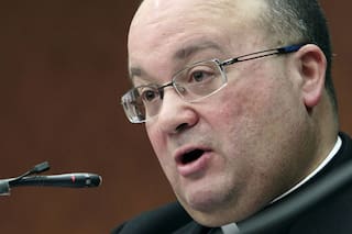 El enviado papal a Chile escucha más casos de abusos