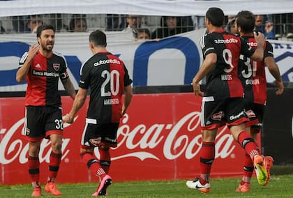Scocco hizo festejar a Newell''s ante Quilmes