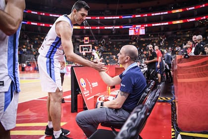 Scola y el DT Sergio Hernández