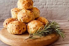 Scones de queso y romero