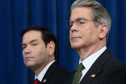 Scott Bessent, a la derecha, y Marco Rubio