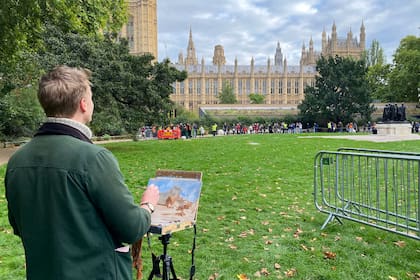 Scott Fraser, artista seleccionado para pintar un cuadro de una escena memorable
