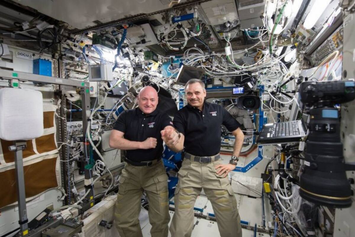 Scott Kelly y Mikhail Kornienko pasaron ambos un año a bordo de la EEI