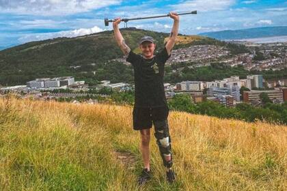 Scott Neil dice que lidiar con una enfermedad que lo puso en riesgo de muerte le ha dado un nuevo entusiasmo por la vida