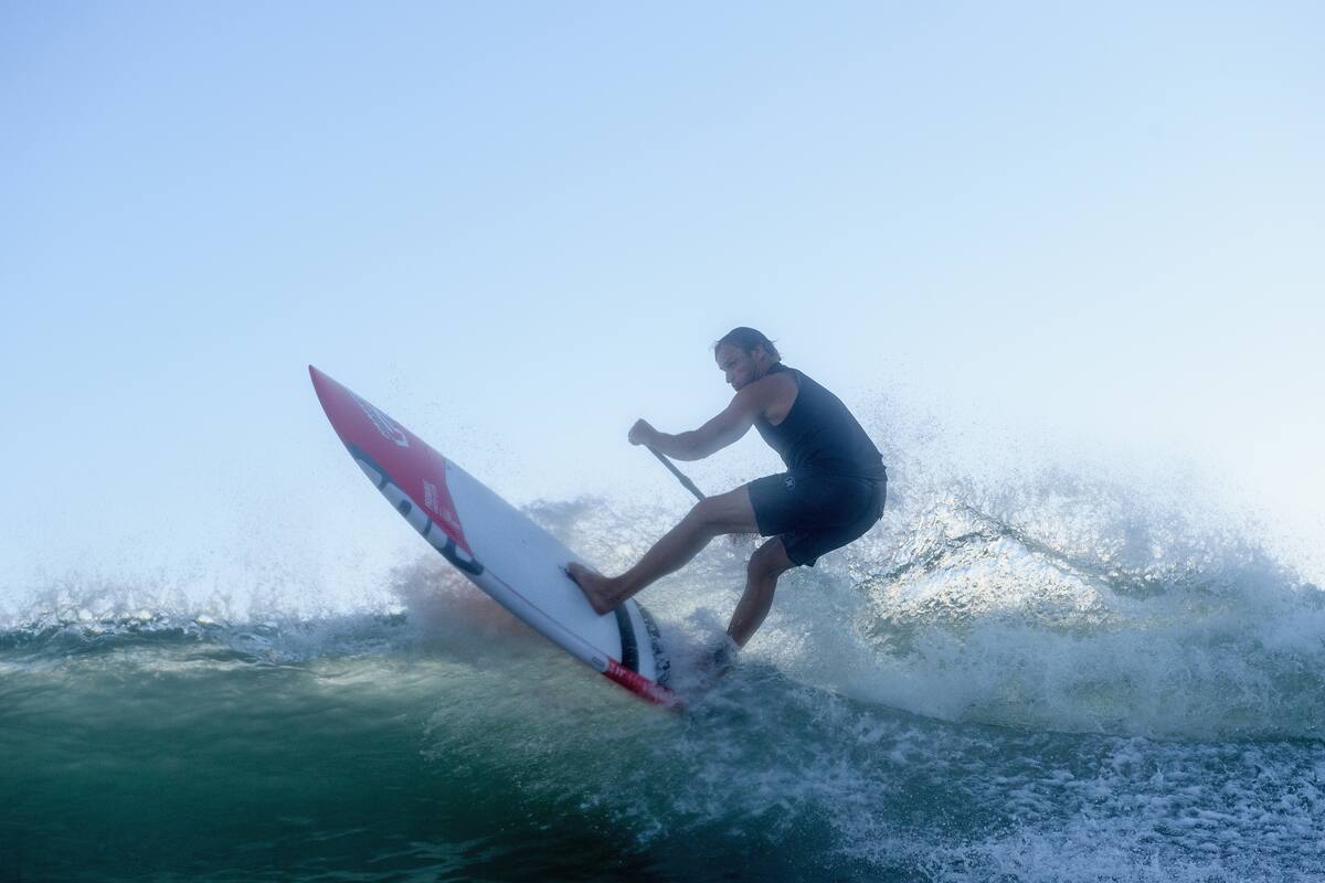 Scott Robertson y una de sus pasiones: el surf