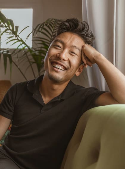 Scott Shigeoka es un experto en curiosidad reconocido internacionalmente, orador y autor de SEEK: How Curiosity Can Transform Your Life and Change the World.