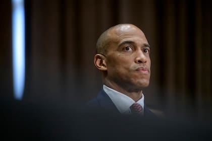 Scott Turner, secretario de HUD, afirmó que los contribuyentes no seguirán subsidiando préstamos para indocumentados y acusó a Biden de manipular las normas de la FHA