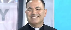Era dueño de una de las empresas de cosméticos más famosas de EE.UU., pero lo dejó todo por Dios y se volvió sacerdote