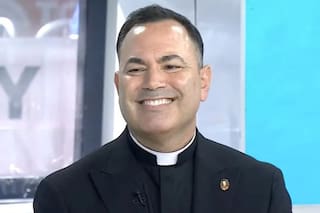 Era dueño de una de las empresas de cosméticos más famosas de EE.UU., pero lo dejó todo por Dios y se volvió sacerdote