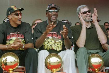Scottie Pippen, Michael Jordan y Phil Jackson: el entrenador gestó dos dinastías, con los Bulls y con los Lakers