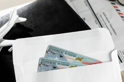 Se abandona el estatus de residente permanente si se sale de Estados Unidos para vivir de forma permanente en el extranjero