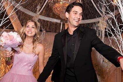 Se acabó la fiesta. Kaley y Ryan se despiden de la gran noche.
