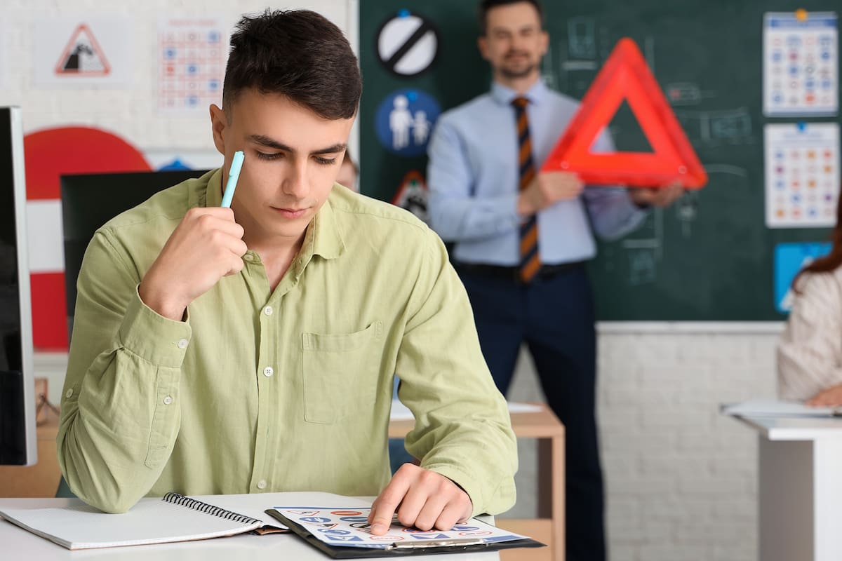 Se aconseja estudiar para el examen utilizando el manual vigente de la jurisdicción en la que será evaluada la persona