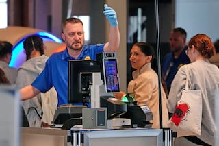 Se aligeran cuellos de botella de aeropuertos de EE.UU. tras pago de sueldos atrasados a agentes TSA